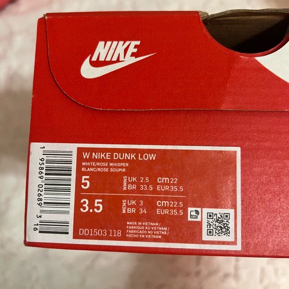 Nike dunks - worn once - Picture 2 of 4